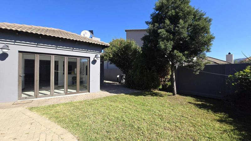 2 Bedroom Property for Sale in Gateway Manor North West